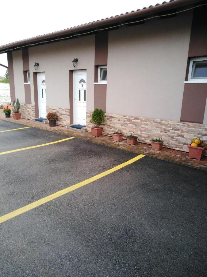 Boglárka Vendégház Mosonmagyarovar Exterior foto