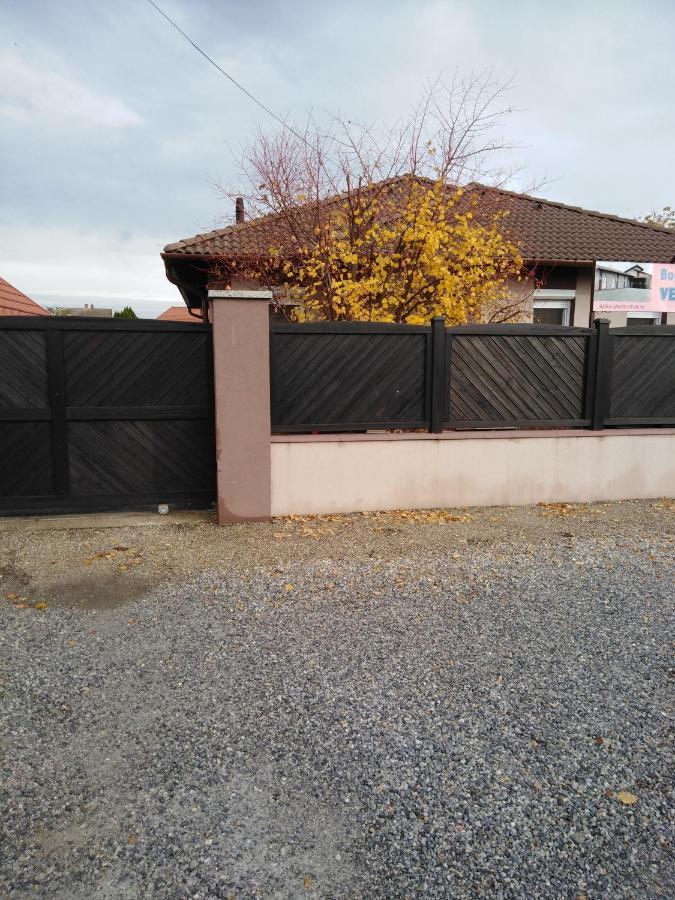 Boglárka Vendégház Mosonmagyarovar Exterior foto