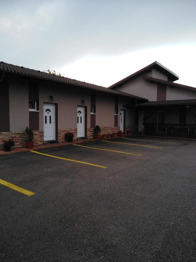 Boglárka Vendégház Mosonmagyarovar Exterior foto