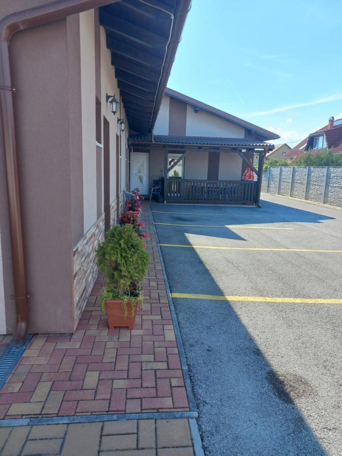 Boglárka Vendégház Mosonmagyarovar Exterior foto