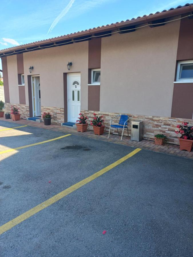 Boglárka Vendégház Mosonmagyarovar Exterior foto